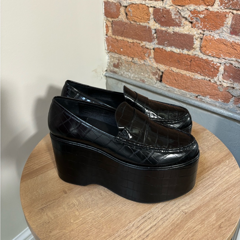 Women's Soaring Croc Embossed Platform Loafers